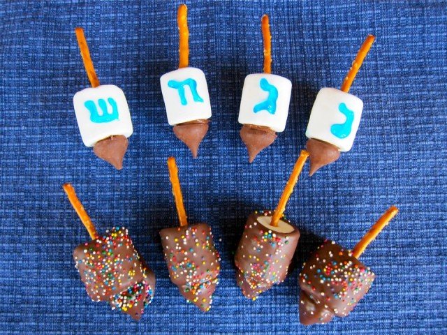 Simple Marshmallow Dreidels